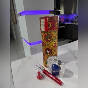 Wine set it’s a opener,sealer, and wine caddy all new